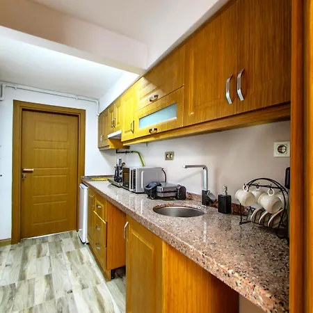 Denis Suit Apart Estambul